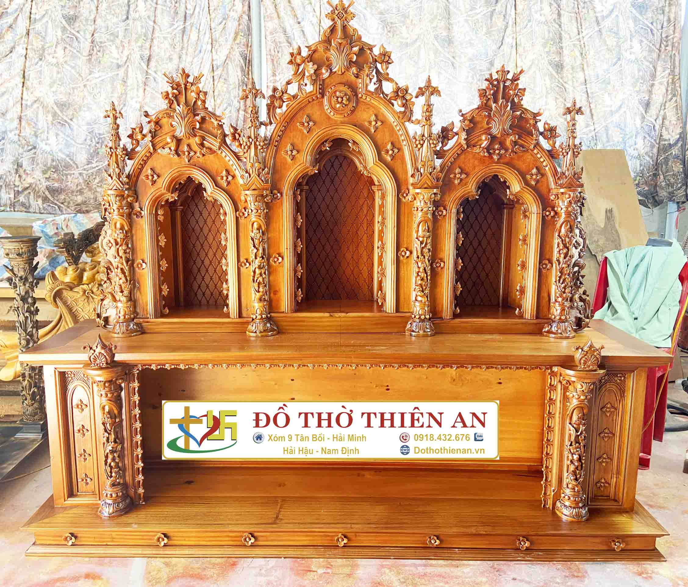 Bàn thờ công giáo