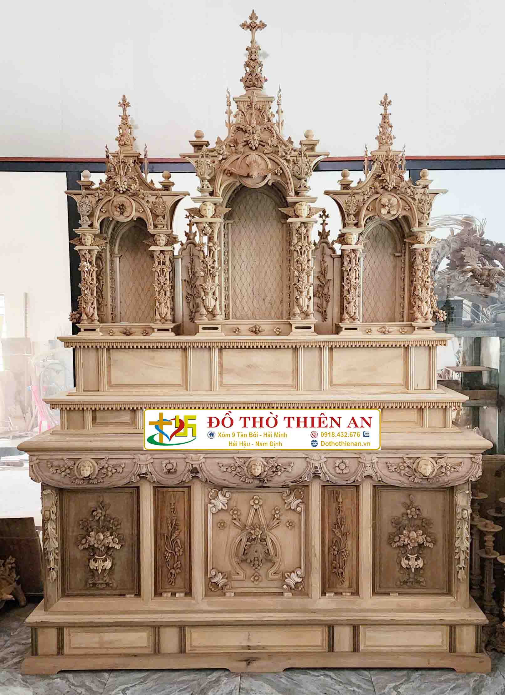 BÀN THỜ CÔNG GIÁO