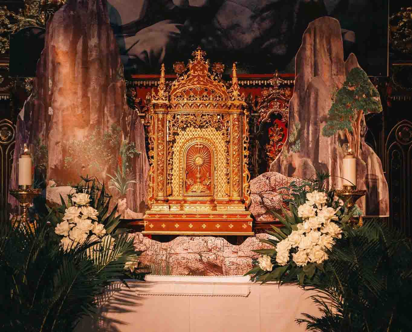 nha tam - toa trau